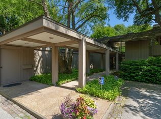 925 E Westminster, Lake Forest, IL 60045