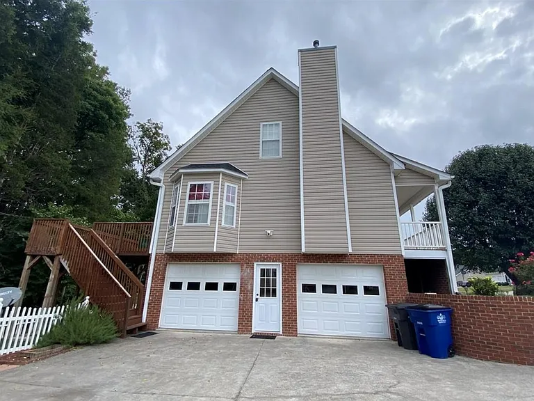 2837 Bridgeport Dr — Photo 3