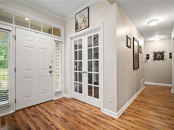 4th image of 555 Dykes Rd S