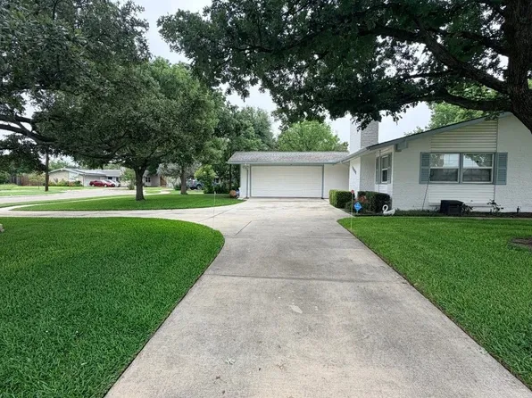 12050 High Meadow Ct, Dallas, TX 75234