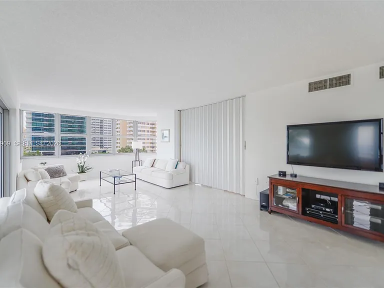 1950 S Ocean Dr #5Q — Photo 4