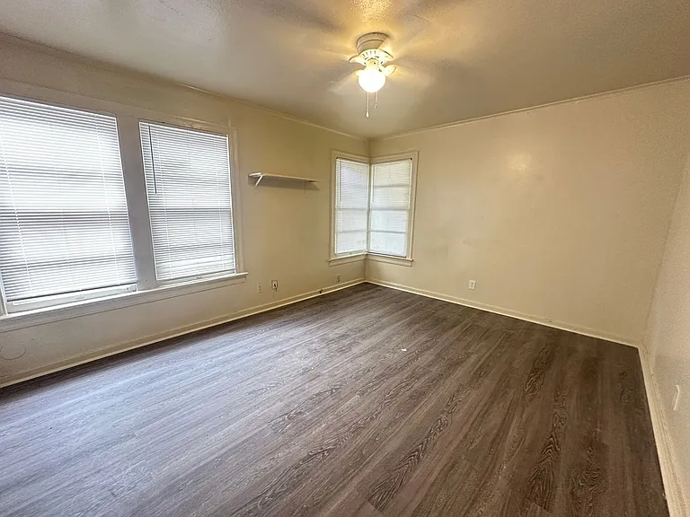 140 E Wilkinson St #142 — Photo 5