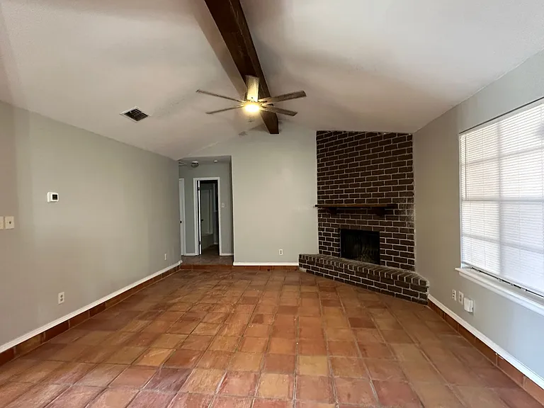 2733 Silverspur Dr — Photo 3