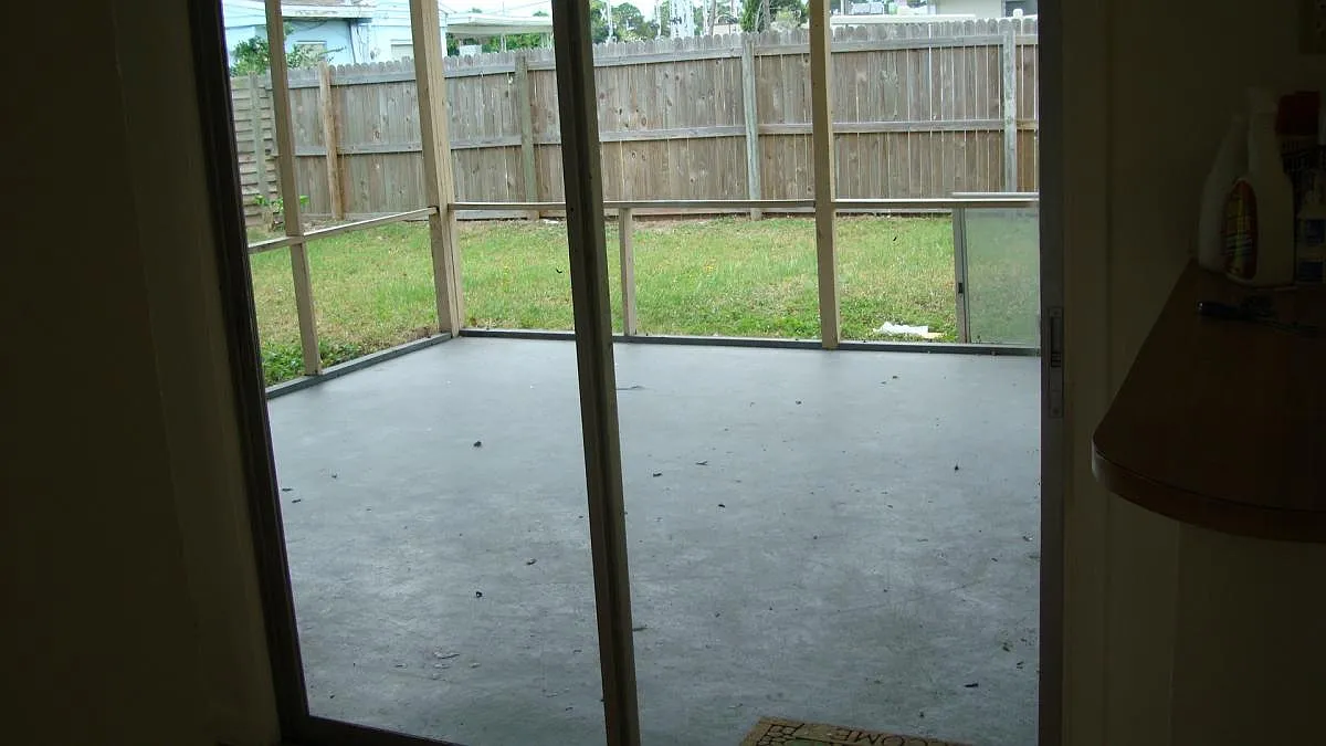 4 bed, 1144 sqft, $2,200 — Photo 3