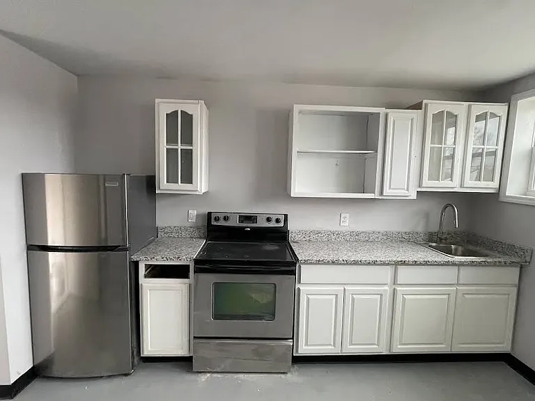 335 W Maple Streetbuilding — Photo 2