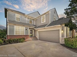 3628 Winding Brook Cir, Rochester, MI 48309