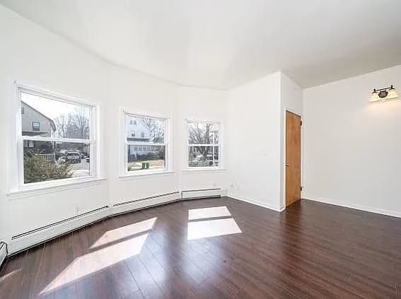 3rd image of 49 Livingston Ave Floor 1