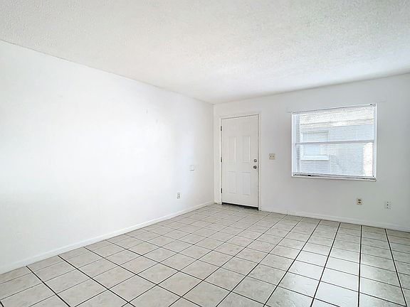 3rd image of 712 E Floribraska Ave APT A