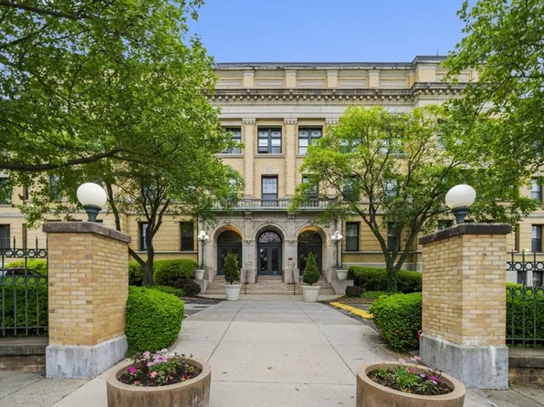 235 State St APT 317, Springfield, MA 01103