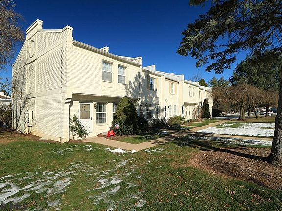 2nd image of 923 Stratford Ct