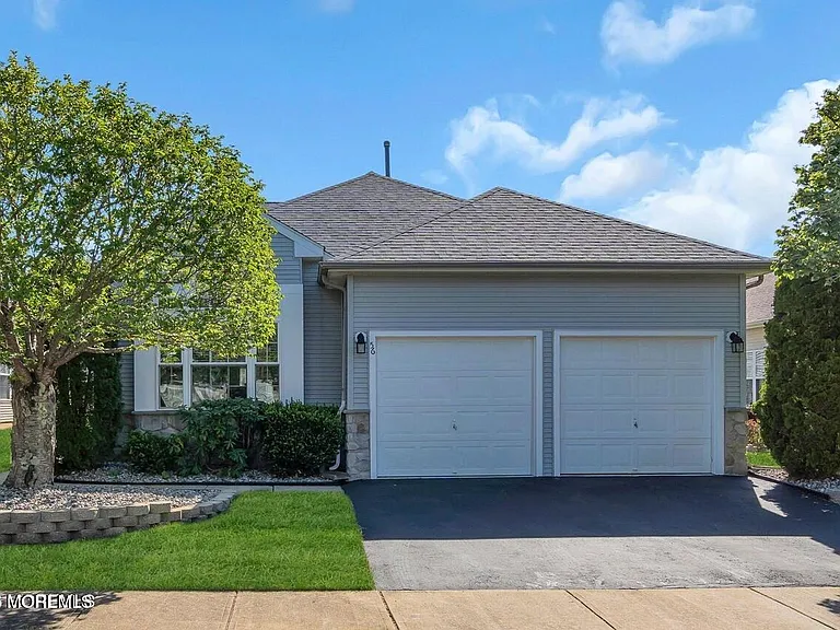 56 Rochford Dr — Photo 1