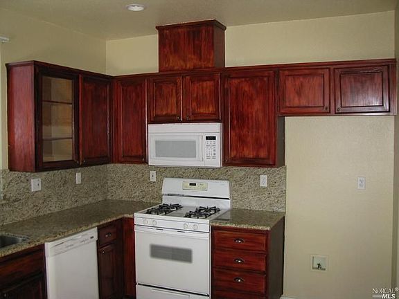 4th image of 936 Summerbreeze Ct