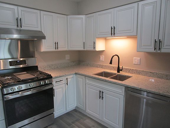 4th image of 805 Lexington Cir