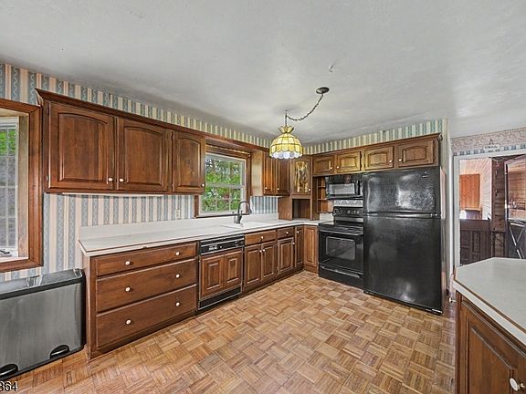 5th image of 150 Orben Dr