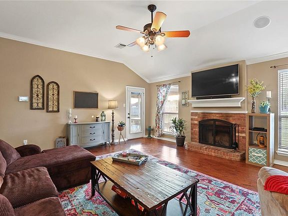 5th image of 127 Cottonwood Dr