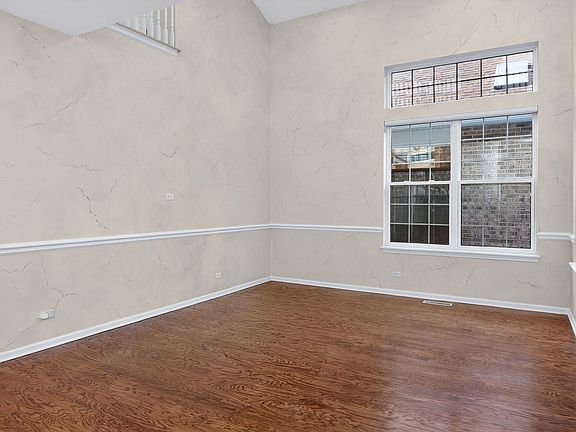 4th image of 1108 Oxford Ct