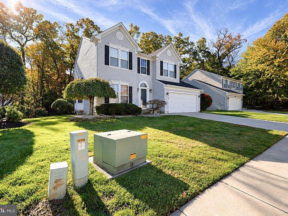 3rd image of 45 Wood Lark Dr