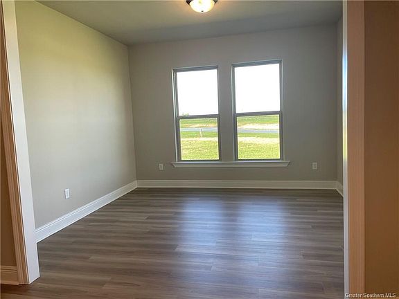 5th image of 3356 Lake Crest Dr
