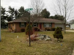712 Oakleaf Dr, Middlebury, IN 46540