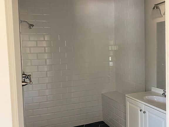 3rd image of 818 Waverly Ave
