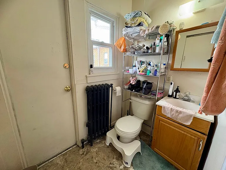403 W James St — Photo 12