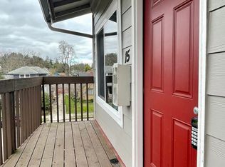 Spacious Top Floor One Bedroom With Front Porch And Lots Of Storage In Mt Tabor/Montivilla!- Pets..., Portland, OR 97215