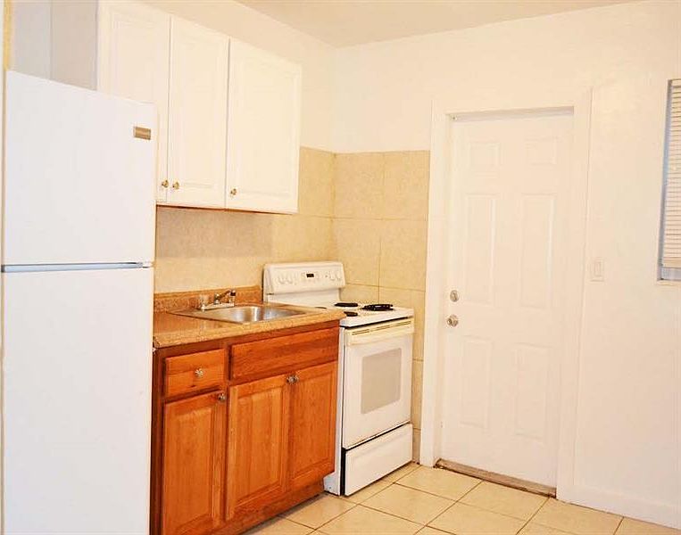 1st image of 229 NW 4th Ave #2