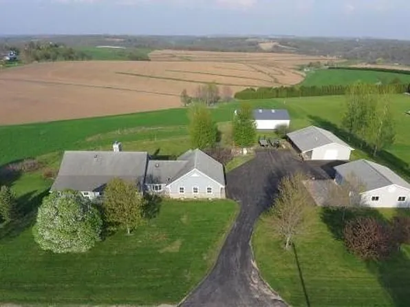 3666 County Road J, Benton, WI 53803