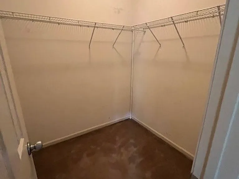 1015 Foxridge Way — Photo 17