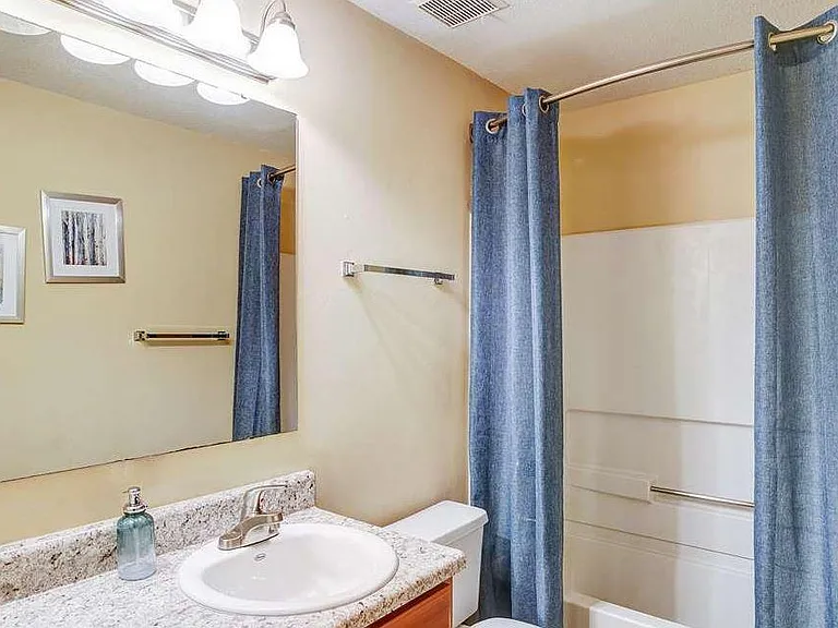 Highland Oaks Apartments — Photo 15