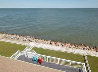 106 Lighthouse Dr, Hampton, VA 23664