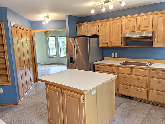 Large bright kitchen with new appliances
