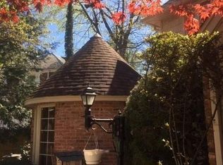 6 N Gate Rd, Great Neck, NY 11023