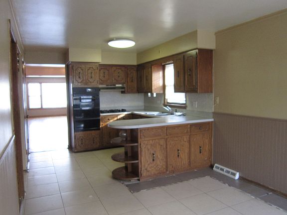 4th image of 3450 N Oak Park Ave