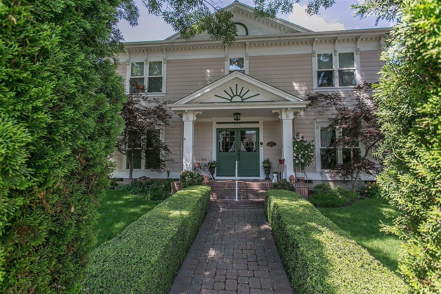 725 G St photo 1