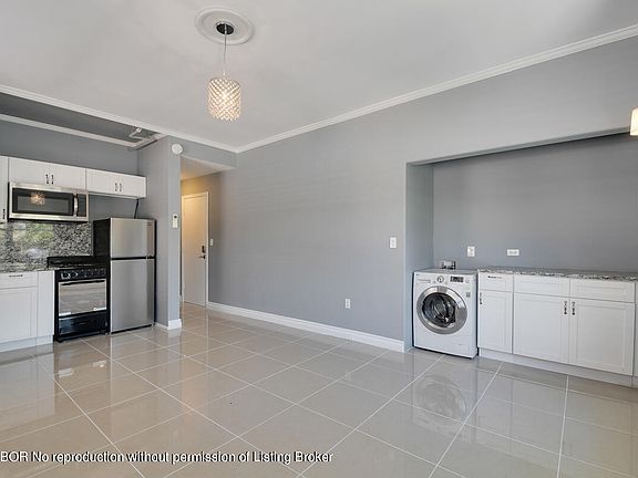 3rd image of 445 Brazilian Ave APT 8