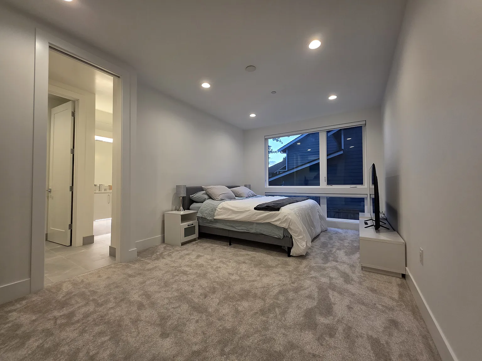 3 bed, 2396 sqft, $6,500 — Photo 4