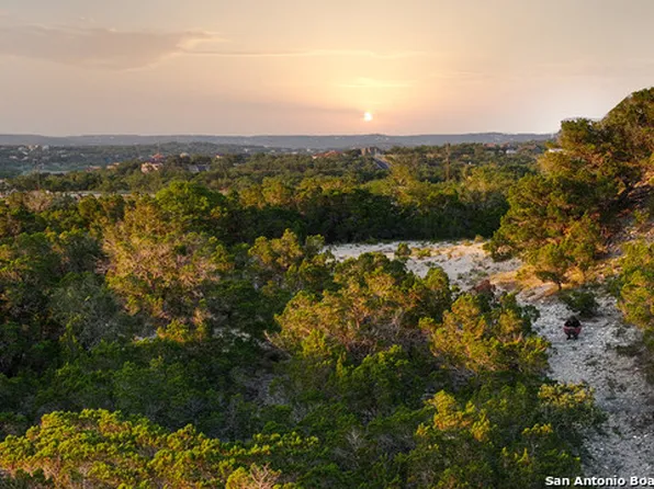 1729 Whispering Hills Dr, Canyon Lake, TX 78133