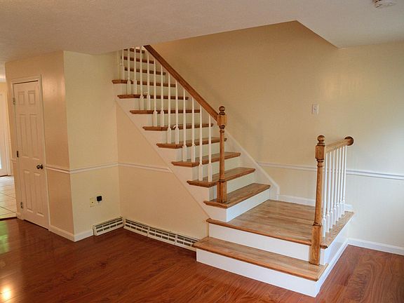 2nd image of 9 Beaujolais Dr