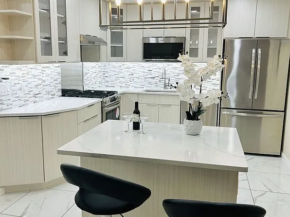 72-11 110th St #D1, Forest Hills, NY 11375