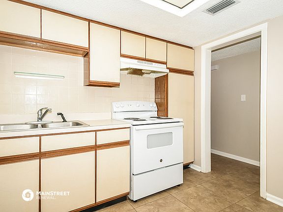 5th image of 5933 Maple Leaf Dr S