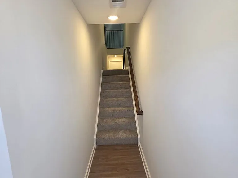 1806 Canterbury Dr — Photo 3