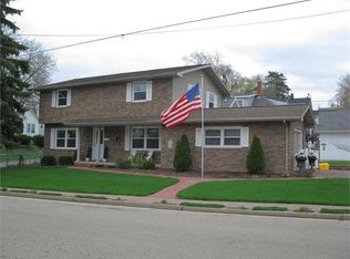 2120 Delaware St, Dubuque, IA 52001