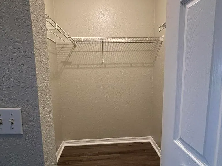 2412 Belmont Ln — Photo 10