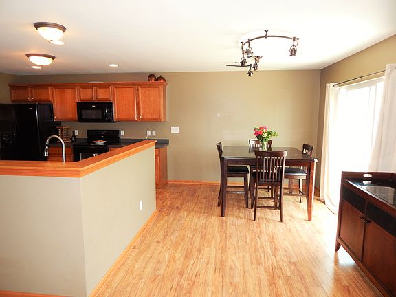 5th image of W206N16354 Marshland Dr