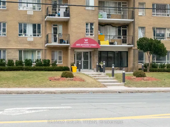 2895 Bathurst St, Toronto, ON