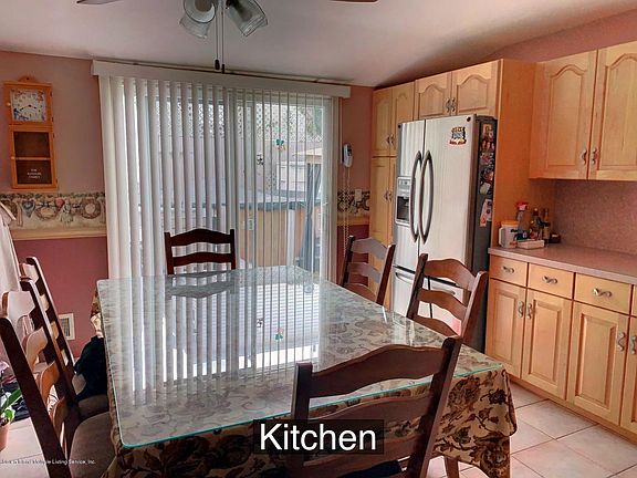 5th image of 154 Spratt Ave