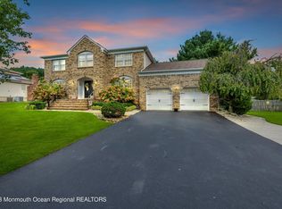 28 Longstreet Rd, Manalapan, NJ 07726