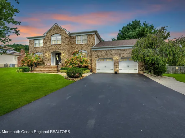 28 Longstreet Road, Manalapan, NJ 07726