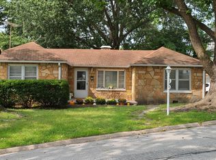 907 Shamrock Trl, Boonville, MO 65233